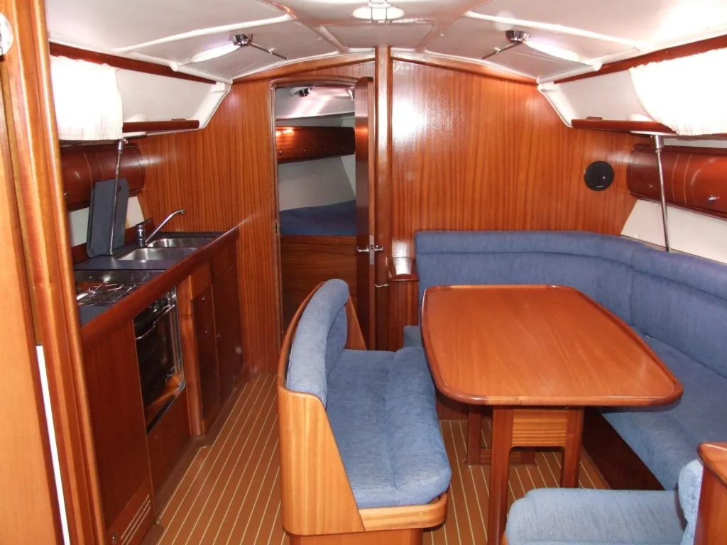 Interior del Bavaria Cruiser 38