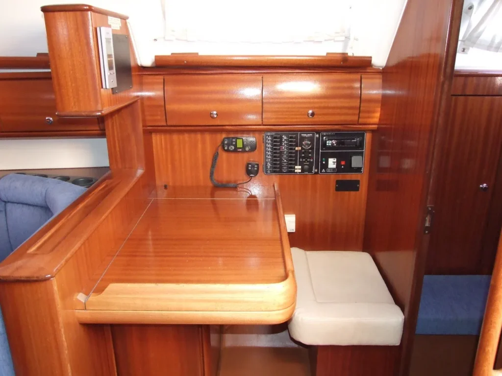 Mesa de carta del velero Bavaria Cruiser 38