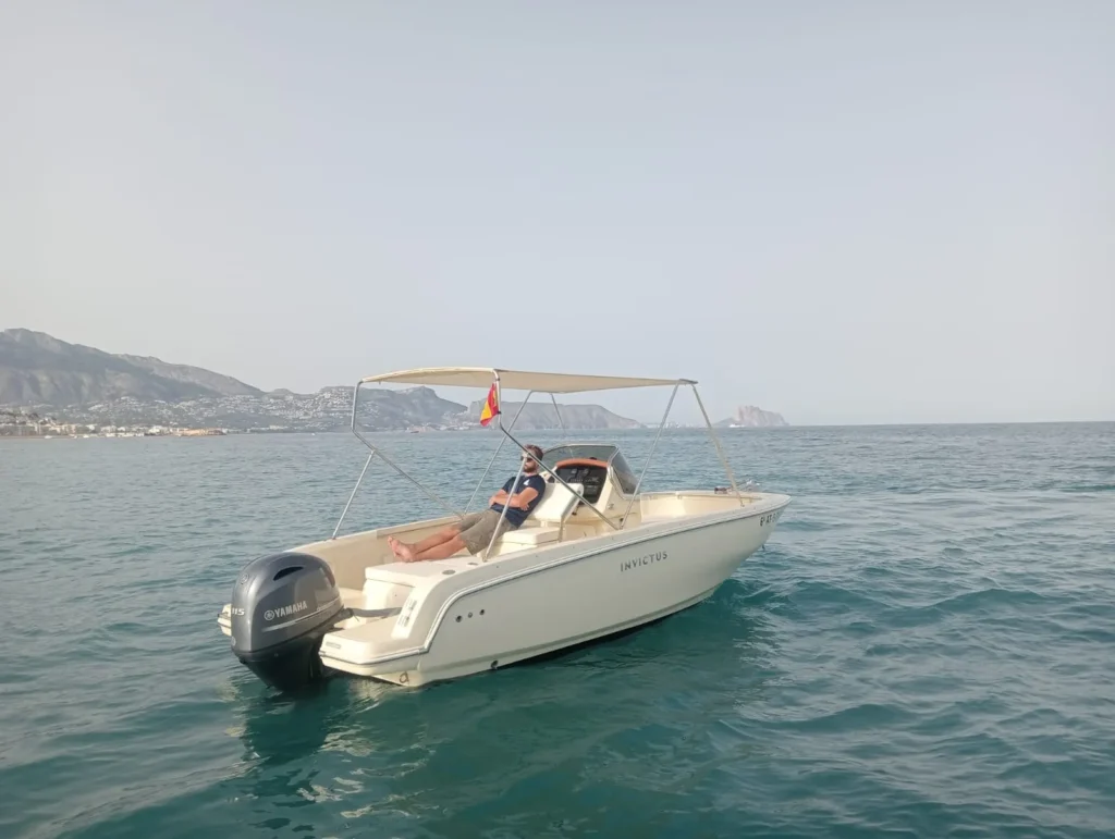 alquiler motora invictus 200 fx en altea
