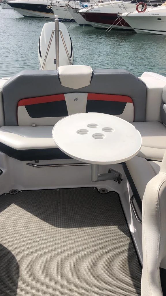 Mesa de la Four Winns 240 RS en Altea